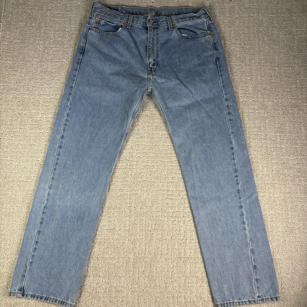 Levi's 505 Men's 38x32 Light Wash Straight Leg Denim Jeans Blue Casual Workwear